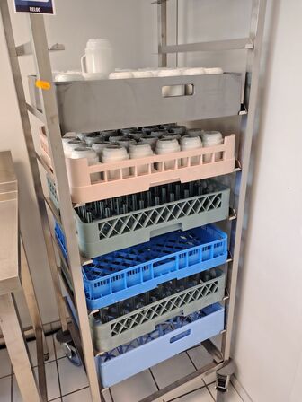 Bakkestativ med indhold