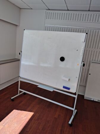 Whiteboard på stativ 