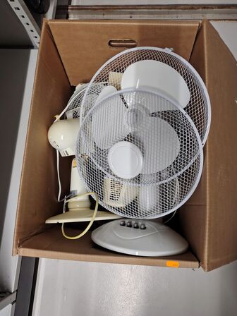 Kasse med ventilatorer
