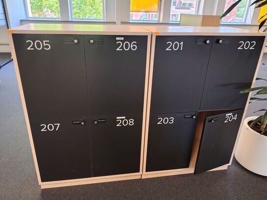 To lockers med hver fire rum 