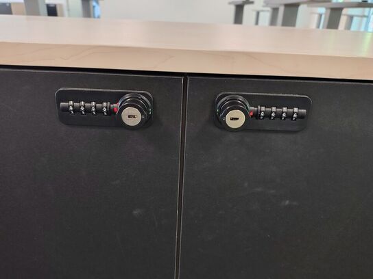 Tre lockers med hver fire rum 