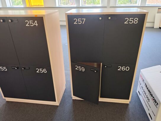 To lockers med hver fire rum 