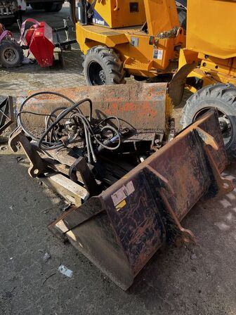 Koste og skovl til traktor