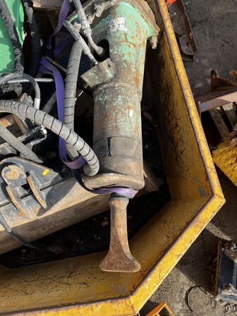 Hydraulisk slagleklipper m. Skovle og mejsel  BERNARDS BAUMASCHINEN CXF600