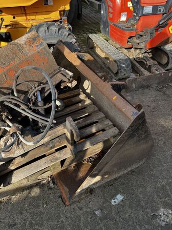 Koste og skovl til traktor