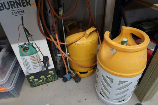 2 stk. gasflasker med div. Ukrudtsbrændere