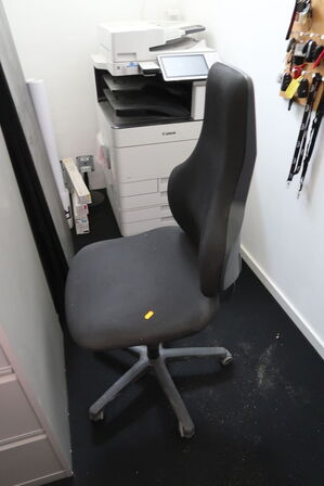 Arkivskab samt kontorstol