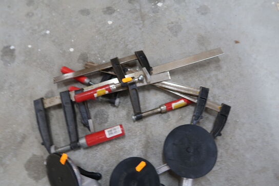 2 stk. glasløftere samt skruetvinger