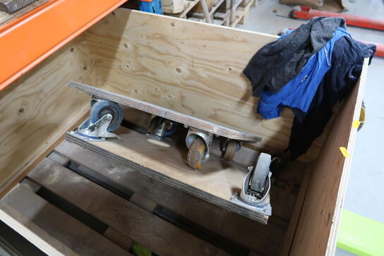 Palle med 2 stk. møbelhunde