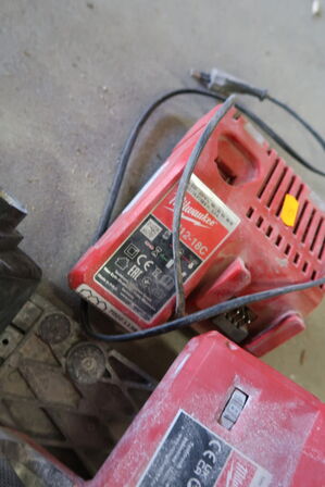 Akku dyksav MILWAUKEE M18 FPS55 med lader