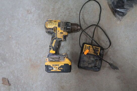 Akku bore/skruemaskine DEWALT DCD791 med batteri og lader