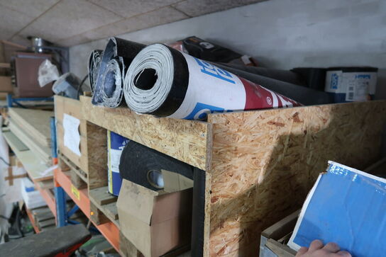 3 stk. paller med tagpap, dele til tagrender m.m.