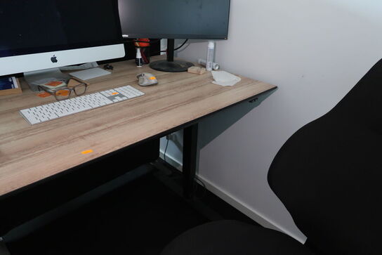 El. hæve/sænke skrivebord uden indhold med kontorstol