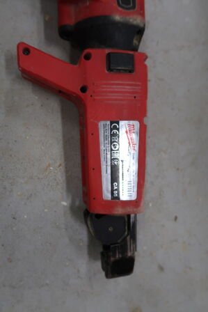 2 stk. akku håndværktøj MILWAUKEE M18 FSG, M18 CBEB