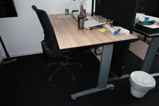 El. hæve/sænke skrivebord uden indhold med kontorstol