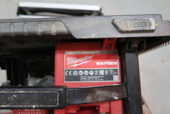 Bordrundsav MILWAUKEE M18 FTS210