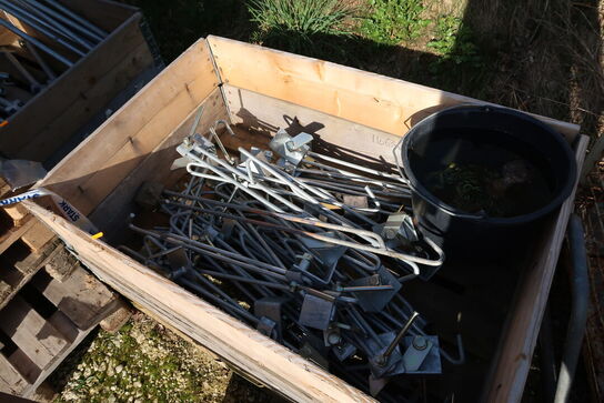 3 stk. paller med stilladsdele