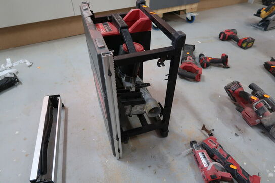 Bordrundsav MILWAUKEE M18 FTS210