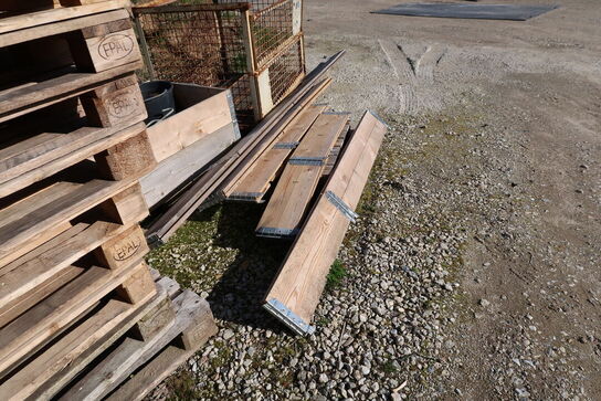 Mursten samt div. EURO-paller og pallerammer