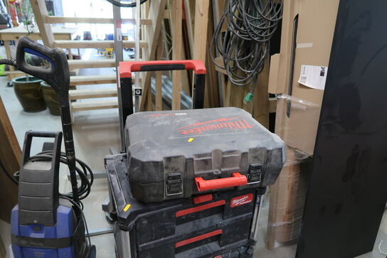 Værktøjskasser på vogn MILWAUKEE