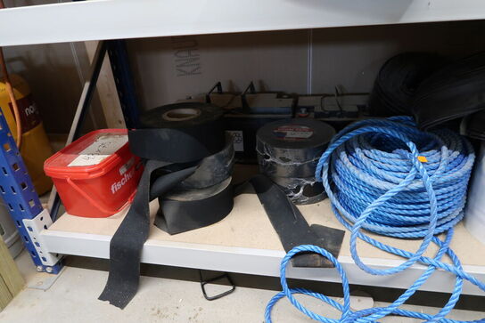 Kabeltromle, div. Værktøjskasser, 2 stk. batterier, reb m.m.