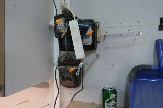 Lader med batteri MAKITA samt lader BOSCH