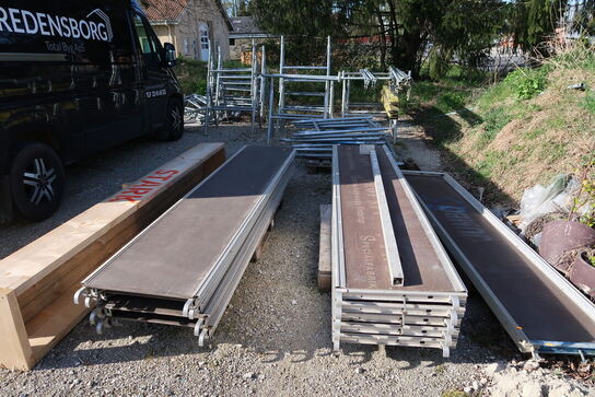 Div. Bukkestillads samt 10 stk. stilladsdæk