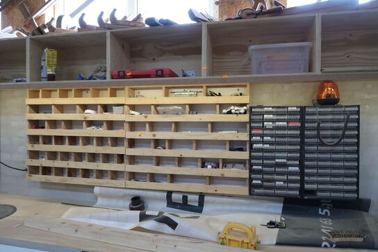 4 stk. sortimentsreoler med indhold