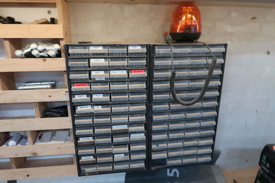 4 stk. sortimentsreoler med indhold