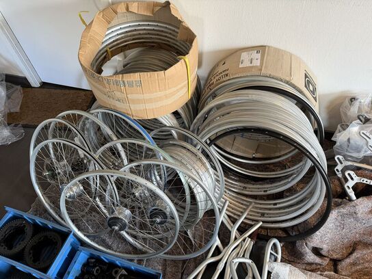 Lot med mange blandede dele (lagerliste kan ses på lottet) (MOMSFRI)