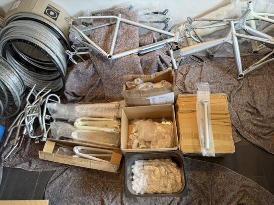 Lot med mange blandede dele (lagerliste kan ses på lottet) (MOMSFRI)