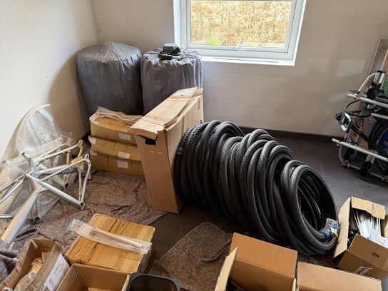 Lot med mange blandede dele (lagerliste kan ses på lottet) (MOMSFRI)