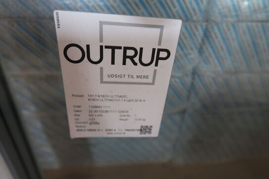 Outrup vinduesparti med topstyret vindue