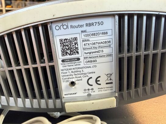 2 stk. Orbi router / satellit MOMSFRI