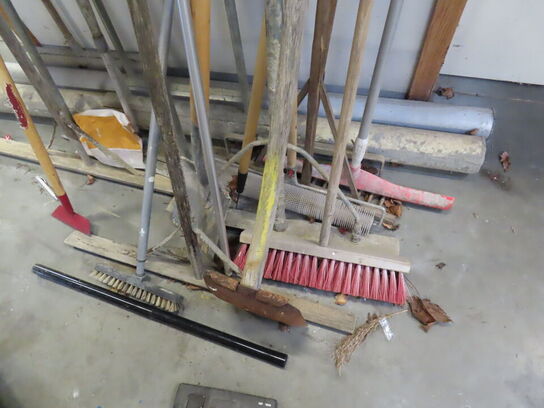 Haveredskaber, svuppere, asfaltrager