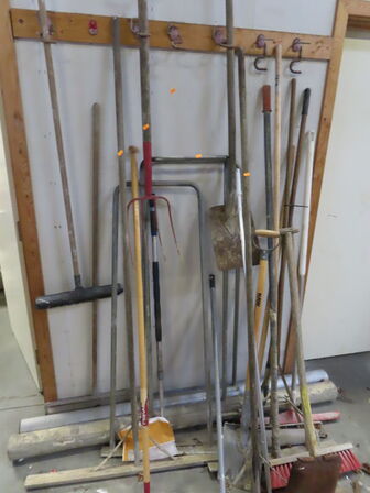 Haveredskaber, svuppere, asfaltrager