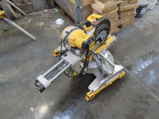 Kap-geringssav DEWALT DWS780