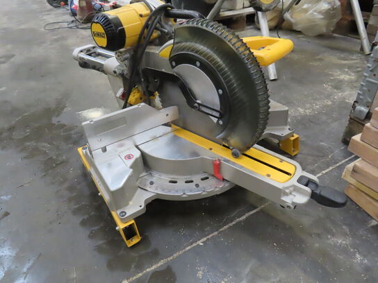 Kap-geringssav DEWALT DWS780