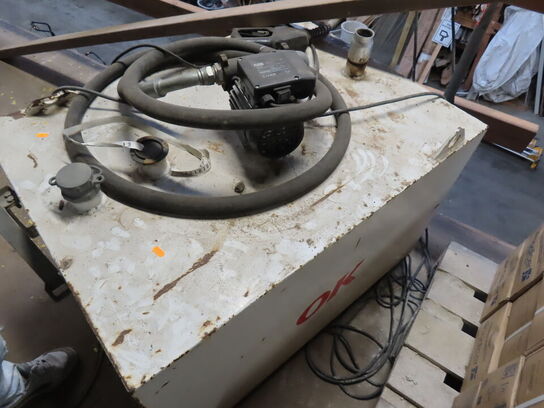 Dieseltank med pumpe