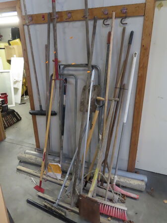 Haveredskaber, svuppere, asfaltrager