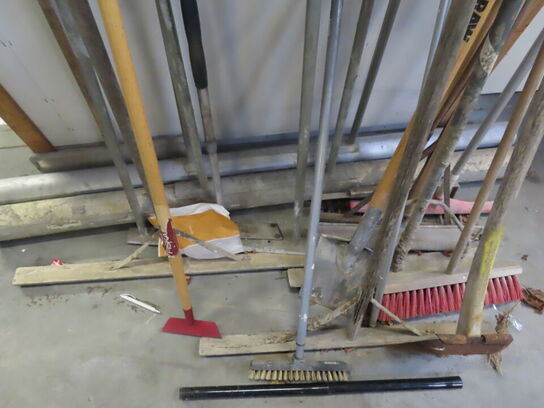 Haveredskaber, svuppere, asfaltrager