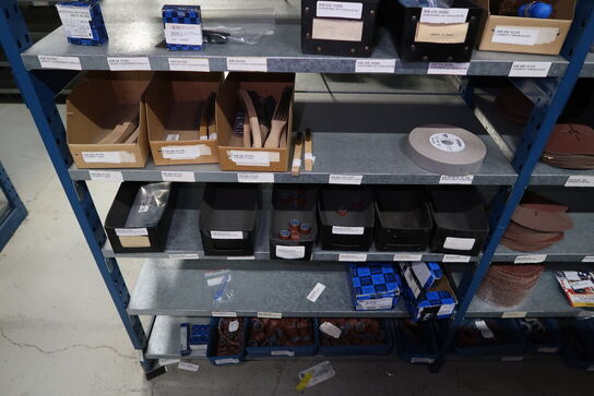 Div. Varelager, bolte, skæreskiver m.m.
