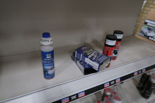 Hylde med div. Plejemidler m.m.