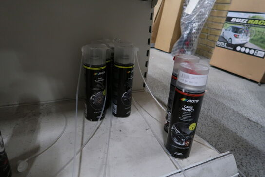 Hylde med div. Plejemidler, AdBlue m.m.