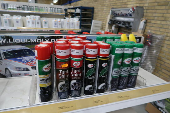 Hylde med div. Plejemidler m.m.