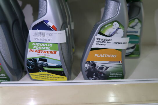 Hylde med div. Plejemidler m.m.