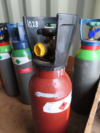 Div. flasker m. gas og ilt med mere