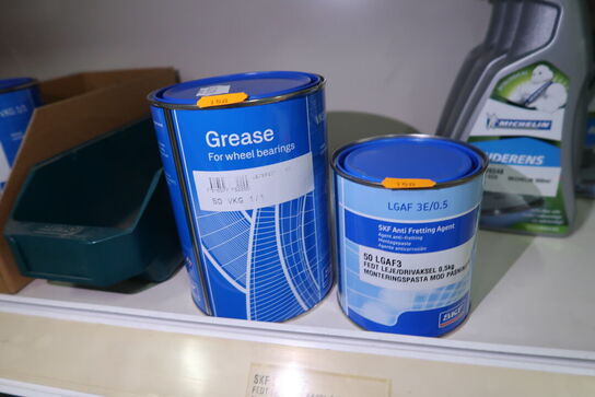 Hylde med div. Plejemidler m.m.