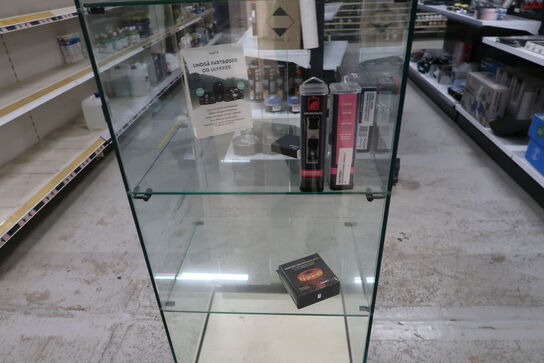 Glasmontre med indhold