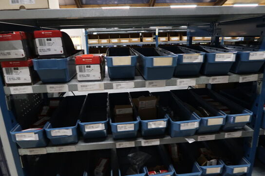 Div. Varelager, bolte, skæreskiver m.m.